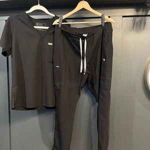 Figs technical collection scrub set